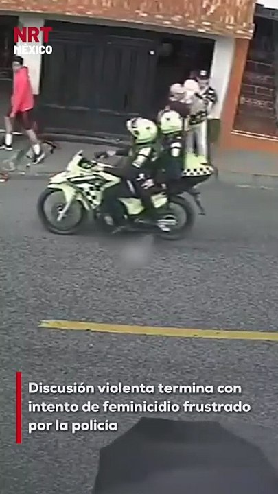 Un par de elementos de la motopatrulla frustrar...