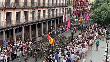 Desfile militar por la plaza de Zocodover.