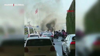 Fatih'te bir taksi, yol ortasında alev alev yandı