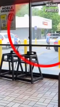 Cet homme âgé se rend dans ce restaurant puis reçoit un accueil précieux