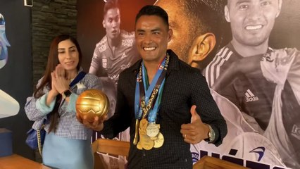 Gallito Vázquez se retira del futbol; así presume cada una de sus medallas