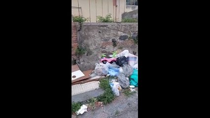 Via Arte della Stampa, la vergogna dei rifiuti nel cuore di Messina