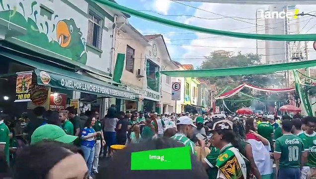 Torcedores do Palmeiras vão embora depois da primeira vitória no Mundial