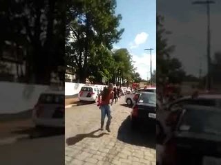 ATENTADO EM SUZANO | Movimentação de bombeiros e policiais logo após o tiroteio