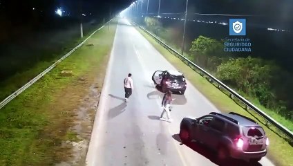 Berisso: pasajera se tiró de un auto en movimiento porque el Uber no siguió la ruta del GPS