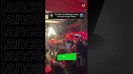 Torcedor do Botafogo chora com gol de Igor Jesus contra o PSG