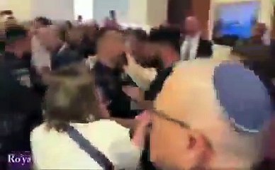 Katil Netanyahu’nun oğlunu böyle dövdüler