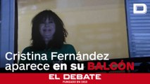 Cristina Fernández sale al balcón por primera vez desde que está en prisión domiciliaria