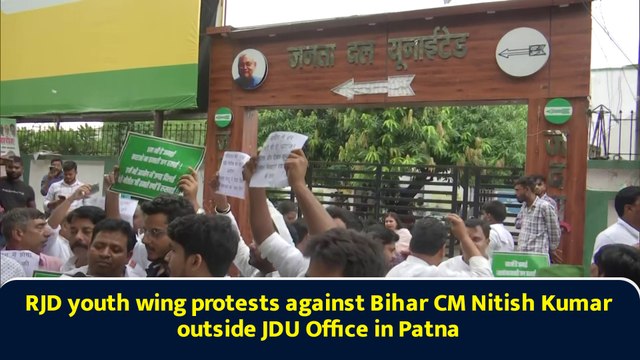 RJD youth wing protests against Bihar CM Nitish Kumar outside JDU Office in Patna