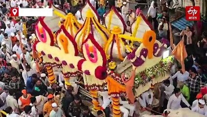 तुकोबांची पालखी पुण्याच्या दिशेनं रवाना; लाखो वारकऱ्यांची भक्तिमय मांदियाळी