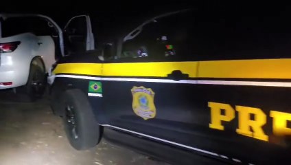 PRF apreende em Terra Roxa mais de meia tonelada de maconha em veículo roubado