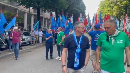 Sciopero, metalmeccanici in corteo: 5mila lavoratori in piazza a Mestre per il rinnovo del contratto