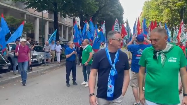 Sciopero, metalmeccanici in corteo: 5mila lavoratori in piazza a Mestre per il rinnovo del contratto