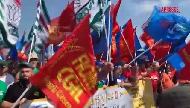 Bologna, manifestanti bloccano la Tangenziale: scatta la denuncia penale