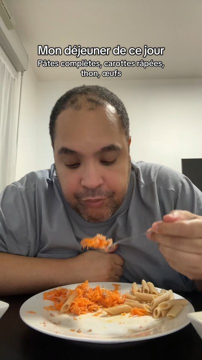 Dégustation de carottes râpées, pâtes complètes, thon, œuf, orange, fromage, blanc #diabete #diabetique #humour #drole #comedie #acting #degustation #gourmand #gourmandise