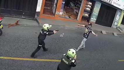 VIDEO: ¡Fueron segundos! Rápida acción policial evitó un feminicidio en Colombia