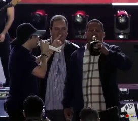 Elmar Nascimento e prefeito viram litro de uísque em show no interior da Bahia