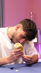 Il goûte de la mayonnaise pour la première fois de sa vie à 24 ANS 🤯