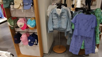 ZARA employee caught off-guard upon seeing surprise couple photos in customer's phone gallery