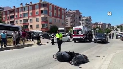 Otomobil ile motosiklet çarpıştı: 2 kişi yaralandı