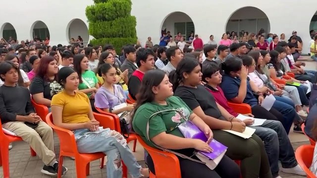 Entrega municipio mil becas a estudiantes de preparatoria y universidad