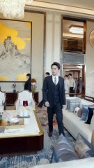 Jobless and homeless, the girl crashed into a CEO's arms chasing her last coin,True love has arrived