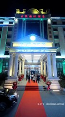 Girl spent all money to help a beggar, and 5 CEOs, noticing her kindness, all fell in love with her!