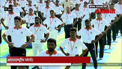 पंतप्रधान मोदींचा साधेपणा, सर्वसामान्यांसोबत केली योग साधना