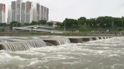 [날씨] 남부 오늘 밤까지 '집중호우'...이 시각 중랑천 / YTN