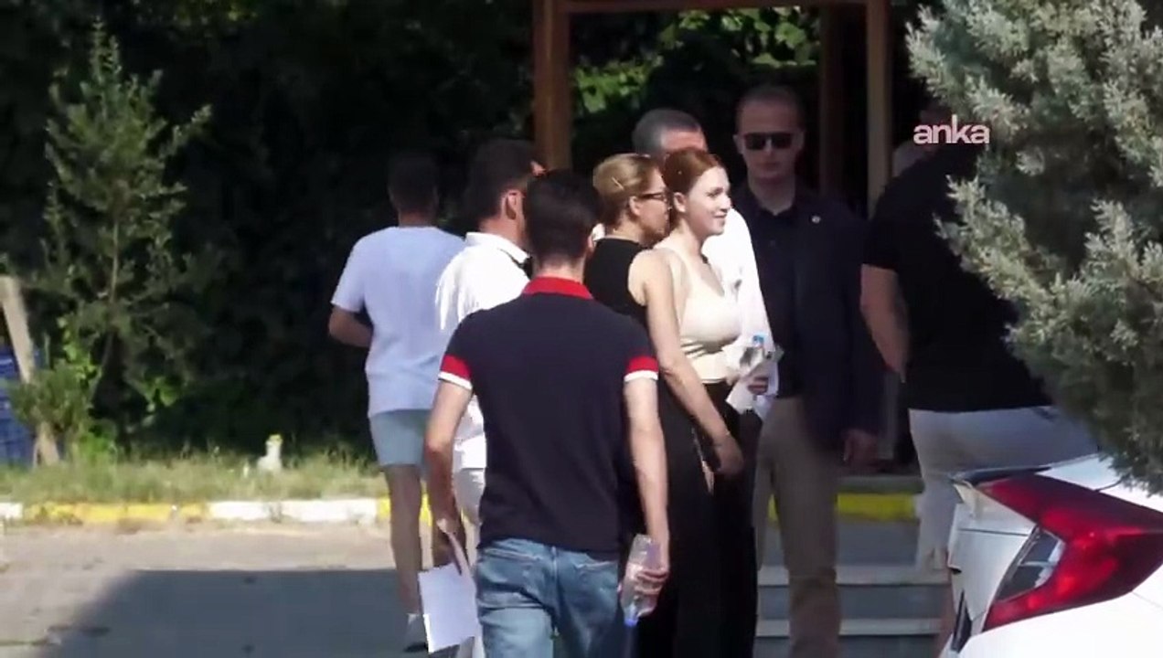 Özgür Özel, üniversite sınavına giren Ferdi Zeyrek’in kızı Nehir’i yalnız bırakmadı