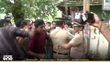 വിദ്യാഭ്യാസ മന്ത്രിക്ക് നേരെ വ്യാപക പ്രതിഷേധം; പ്ലസ് വൺ സീറ്റ് പ്രതിസന്ധിയിൽ കരിങ്കൊടി