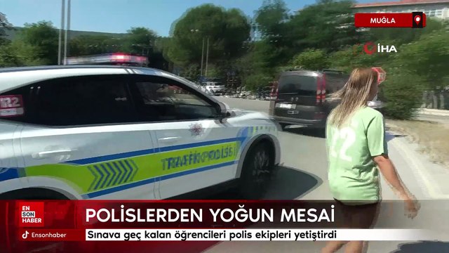 Sınava geç kalan öğrencileri polis ekipleri yetiştirdi