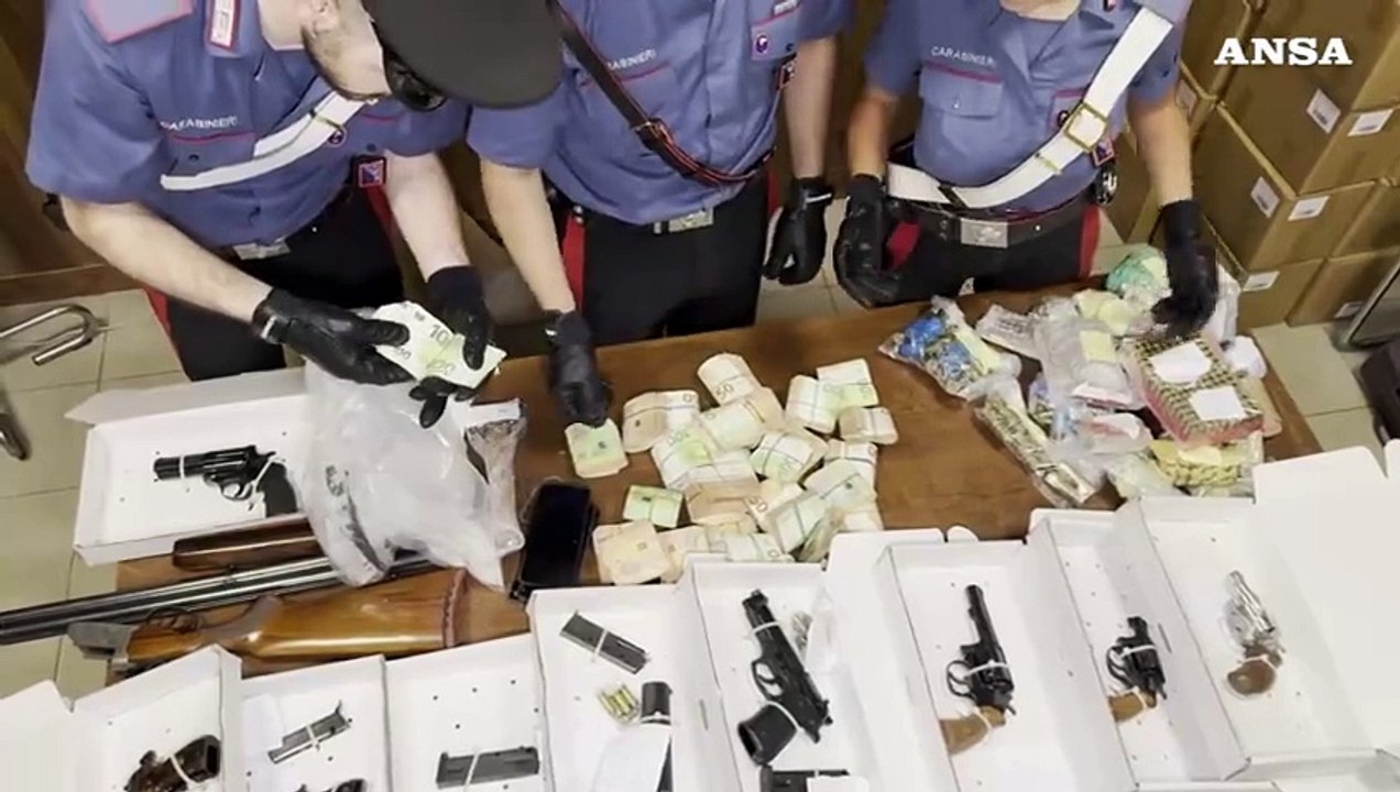 Roma, madre e figlio arrestati per possesso di droga e armi