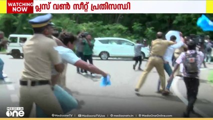 കോഴിക്കോടെത്തിയ വിദ്യാഭ്യാസ മന്ത്രിക്ക് നേരെ വ്യാപക പ്രതിഷേധം