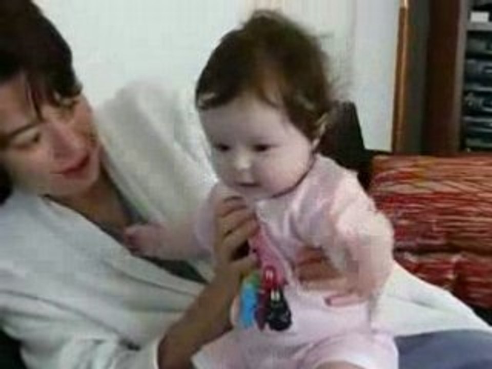 2008-05-12-élise regarde le blog de ses cops