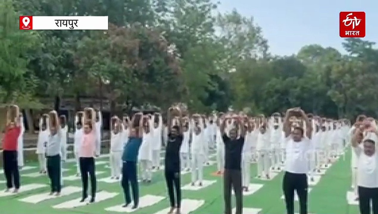 रायपुर सेंट्रल जेल में कैदियों ने किया योग, मानसिक तनाव और अवसाद दूर करने की कोशिश