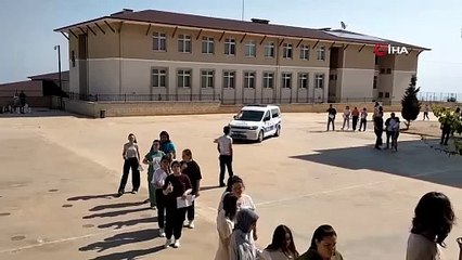 Denizli’de YKS’ye geç kalan ve kimliklerini evde unutan öğrencilerin imdadına polisler yetişti