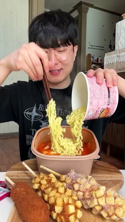 Follow for more ASMR videos🌮🍟 Credits: @wa.goo.mon #mukbang #asmr #fastfood #asmreating