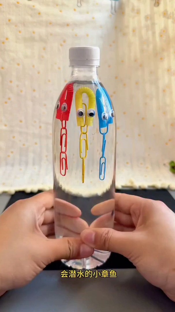 ⁣Floating Bottle Octopus