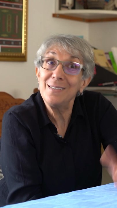 Elle, c’est @chefyasminasellam et elle vient tout simplement de remporter le 1er prix au concours Gourmand Awards à Lisbonne pour son livre : «Le couscous, Racines et Couleurs d’Algérie » aux éditions @Anep.