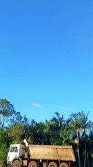 Balão com tripulantes pega fogo durante passeio e cai em SC