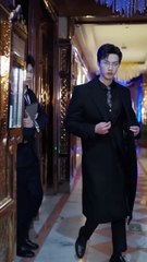 Me vendí al CEO para salvar a mi hermano, ¡pero el CEO se volvió adicto a mí！