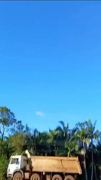 Balão de ar quente incendeia-se e cai no Brasil. Há pelo menos 8 mortos