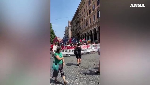 Disarmiamoli , al via corteo pro-Pal e Potere al Popolo a Roma