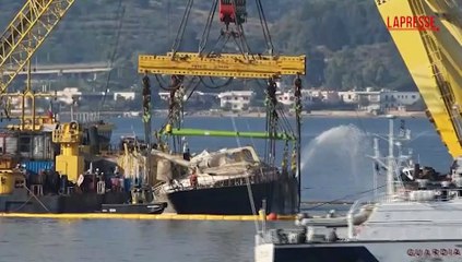 Bayesian, iniziato lo svuotamento dello scafo: le immagini da Porticello