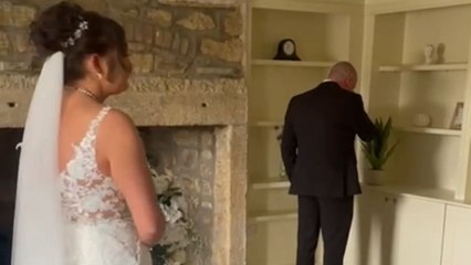 Heartwarming Moment: Father’s Emotional Reaction Seeing Daughter in Wedding Dress 💖