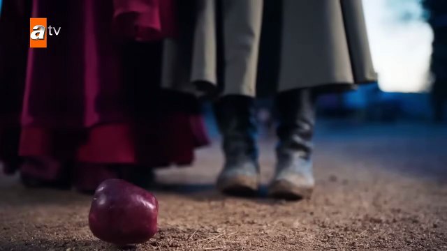 Özge Törer - Elma Attım Yuvarlandı Özel Klip