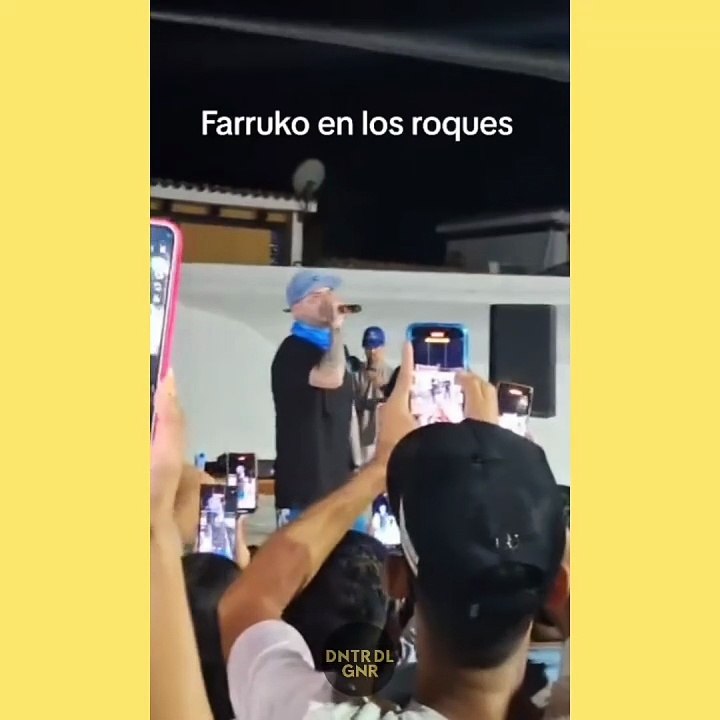 Farruko cantando en Los Roques