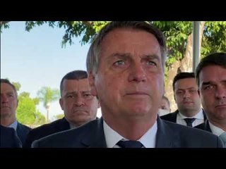 Bolsonaro diz que Barroso "chantageou" deputados para derrubar voto impresso