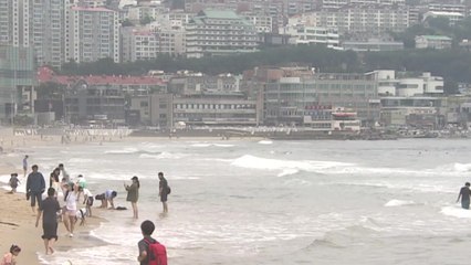 길어진 여름...부산 해운대해수욕장 정식 개장 / YTN